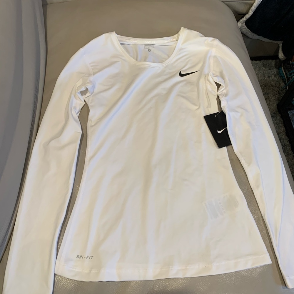 Nike drifit top, new